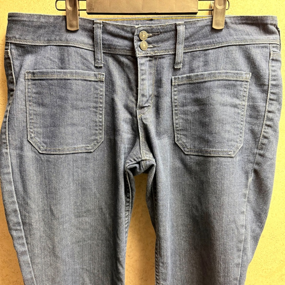 Old‎ Navy Sz 12 Womens Blue Denim Patch Pocket  Cropped Casual Mid Rise Jeans - Picture 4 of 8